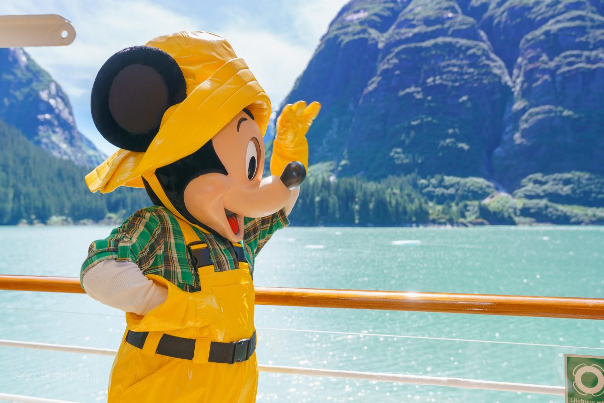 レア ディズニーランド50周年記念ペイント アラスカエアウェイ ボーイング737 アラスカ航空、ディズニーコラボの「トゥーンタウン